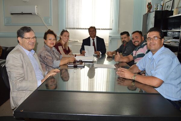 em-reuniao-com-o-prefeito-diretorio-do-pmdb-apresenta-duas-emendas-para-o-municipio