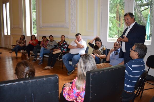 servidores-e-administracao-discutem-problemas-da-santa-casa