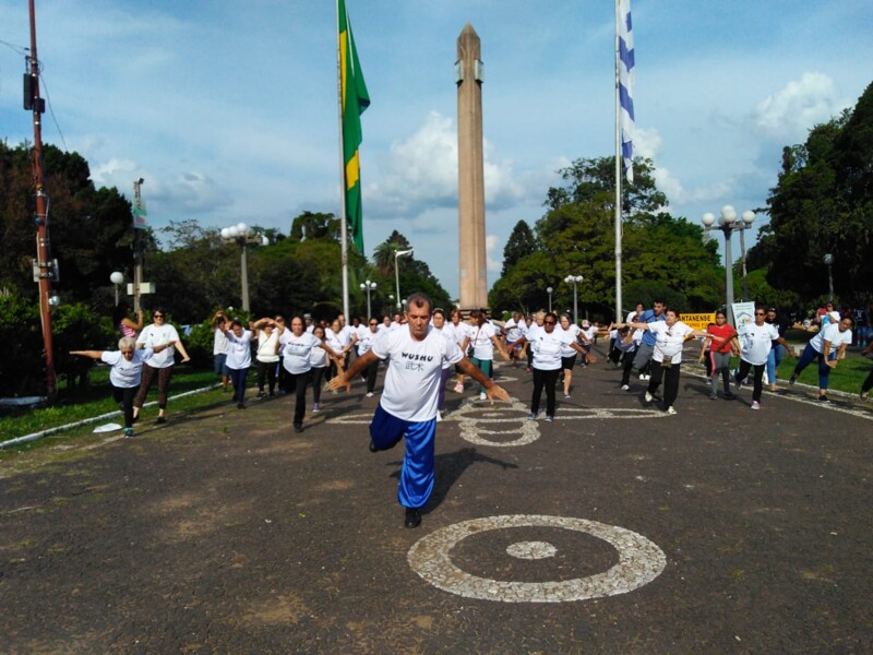 dia-mundial-de-tai-chi-chuan-e-celebrado-no-parque-internacional