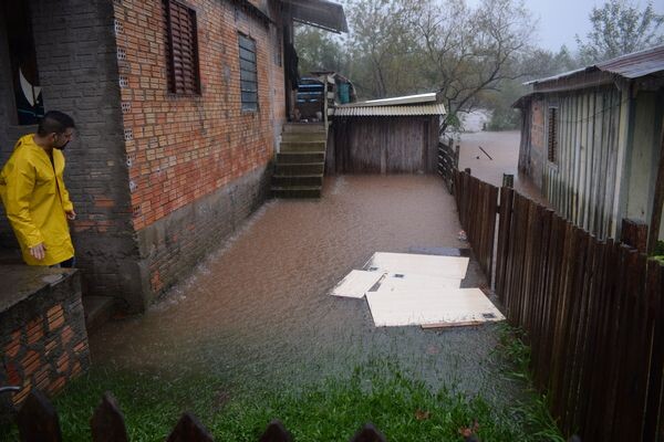 prefeitura-presta-atendimento-a-familias-atingidas-pelas-fortes-chuvas