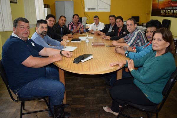 prefeito-em-exercicio-recebe-vereadores