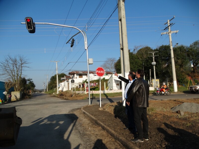 prefeito-e-secretario-acompanham-trabalhos-de-melhorias-na-infraestrutura-dos-bairros