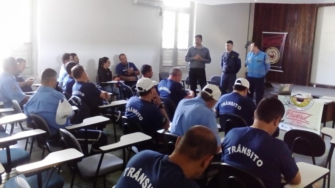 agentes-de-transito-participam-de-capacitacao-ministrada-pela-eptc