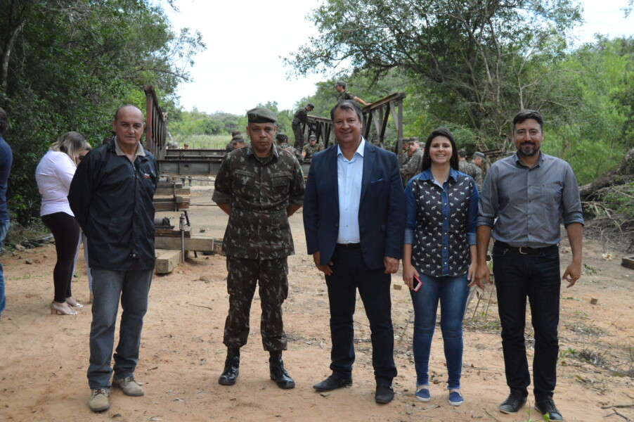 ponte-movel-esta-sendo-instalada-no-passo-do-forno