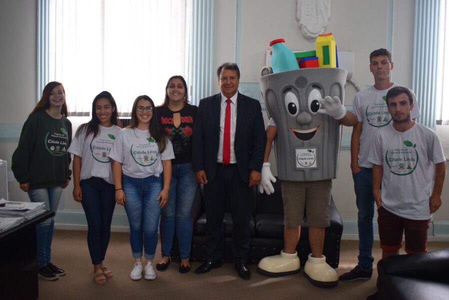 mascote-do-programa-cidade-linda-visita-a-prefeitura