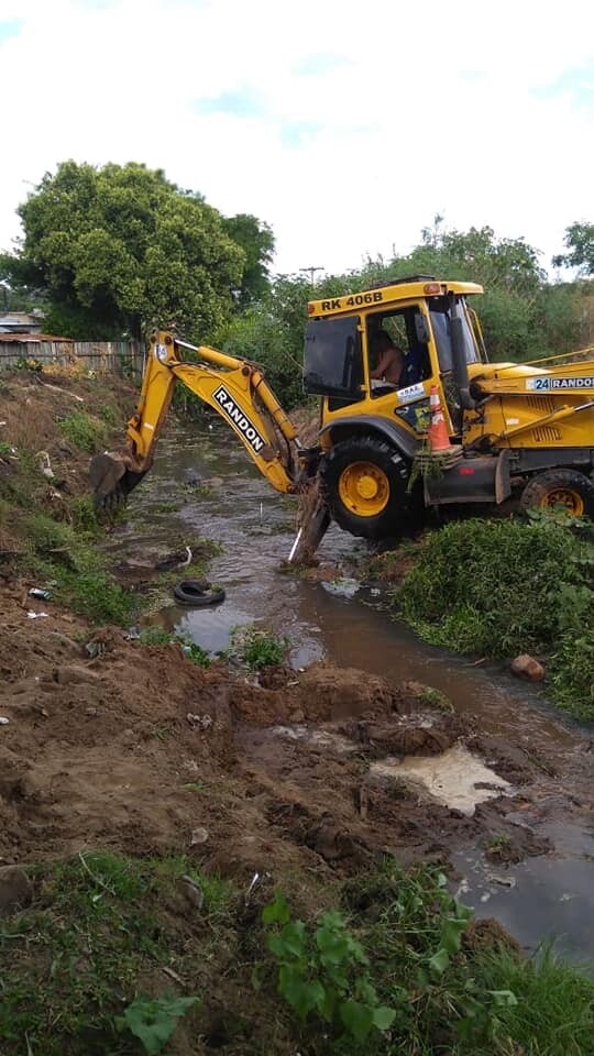 antes-da-chuva-secretaria-de-obras-realiza-acoes-de-desassoreamento