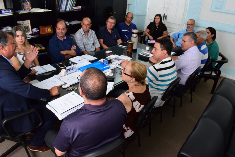 prefeito-inicia-o-ano-em-reuniao-com-o-secretariado