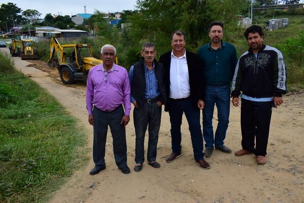 prefeito-acompanha-manutencao-na-vila-argiles